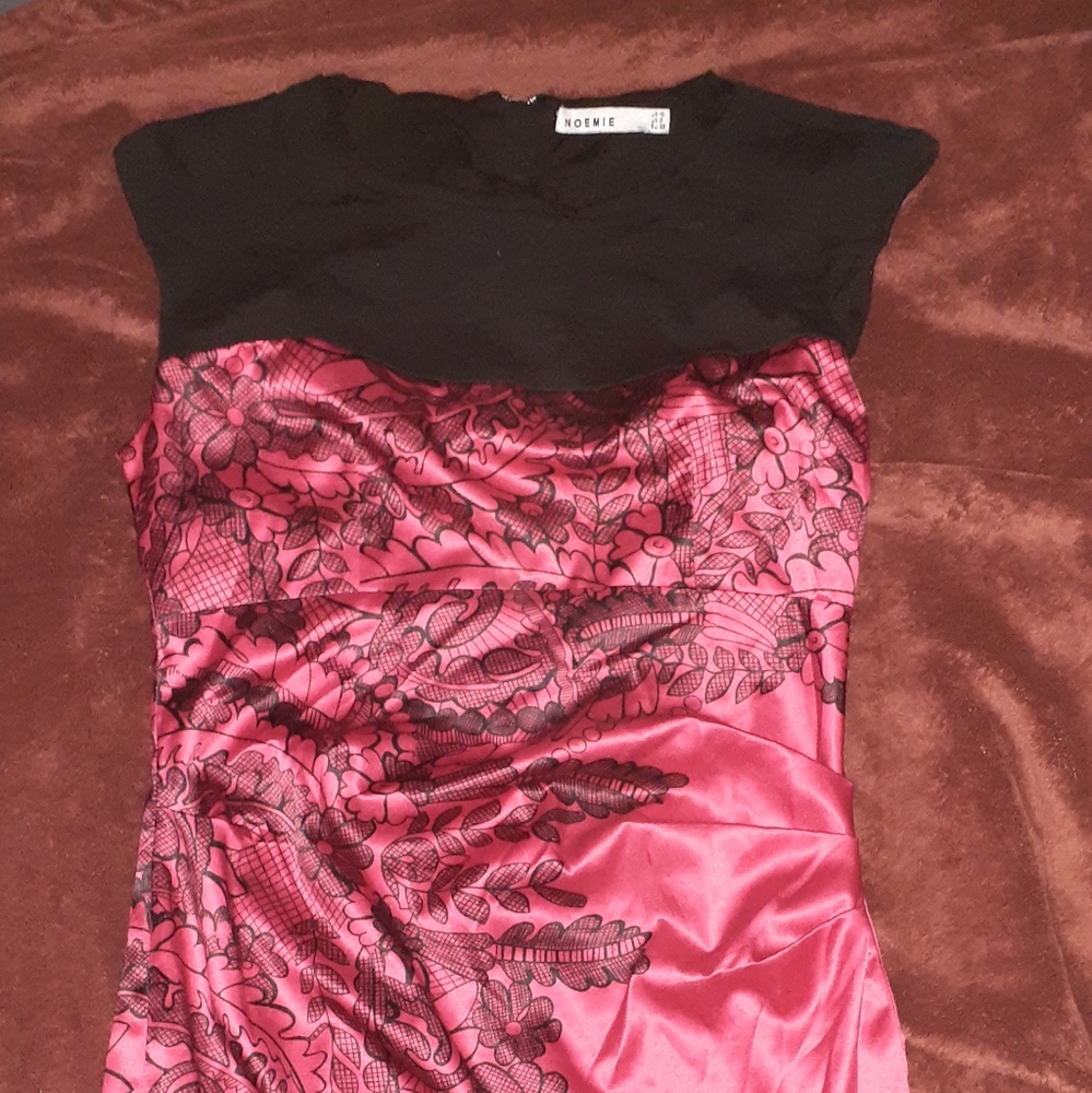 Neomi red dress